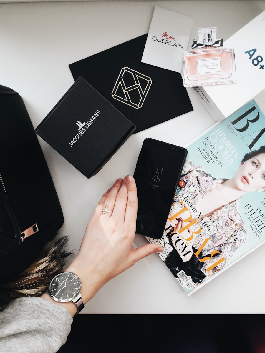 Photo The Power of Influencers in Online Fashion Subscription Boxes