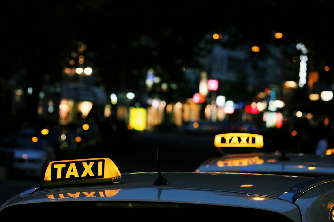 Photo Influencer at taxi stand