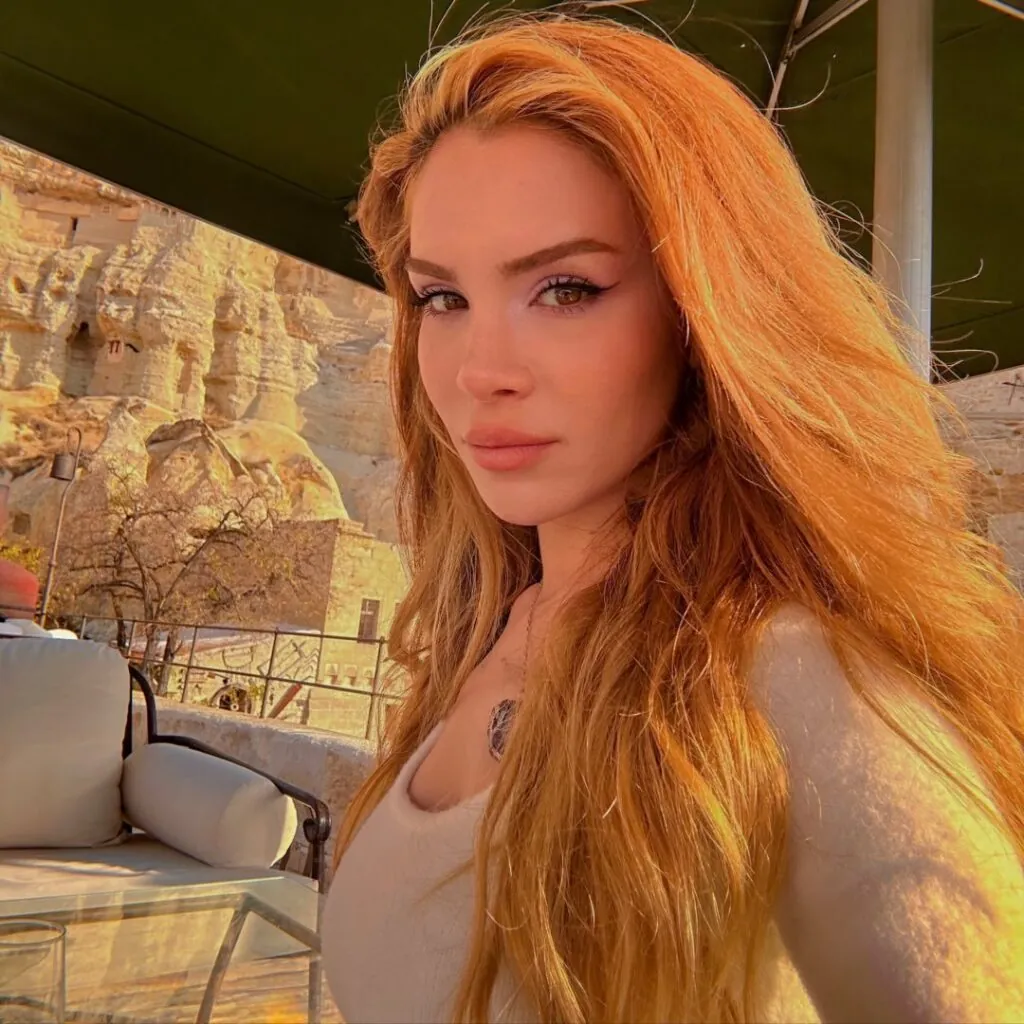 Feride Hilal Akın – FHA